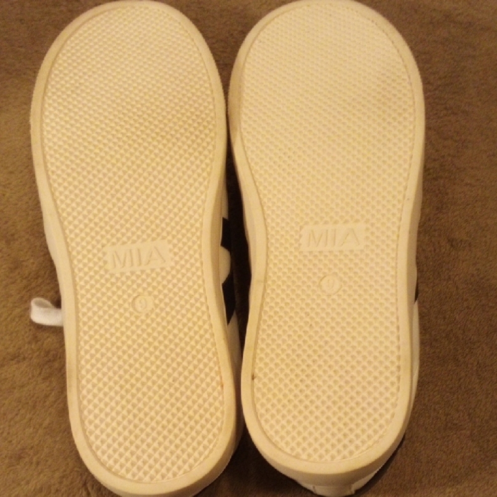 MIA White and Black Women's Sneakers - Picture 6 of 7